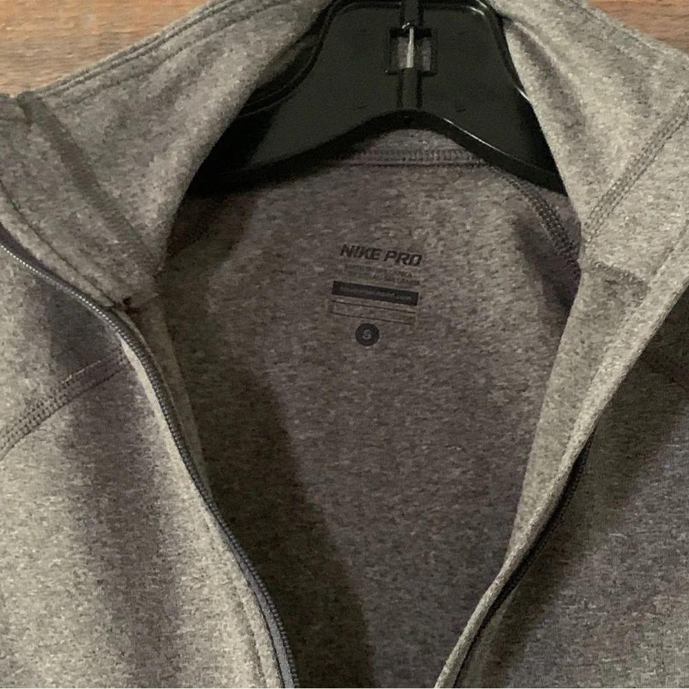 Women’s Small NIKE PRO Gray Fleece Lined Dri-Fit Long Sleeve Winter Zip Pullover